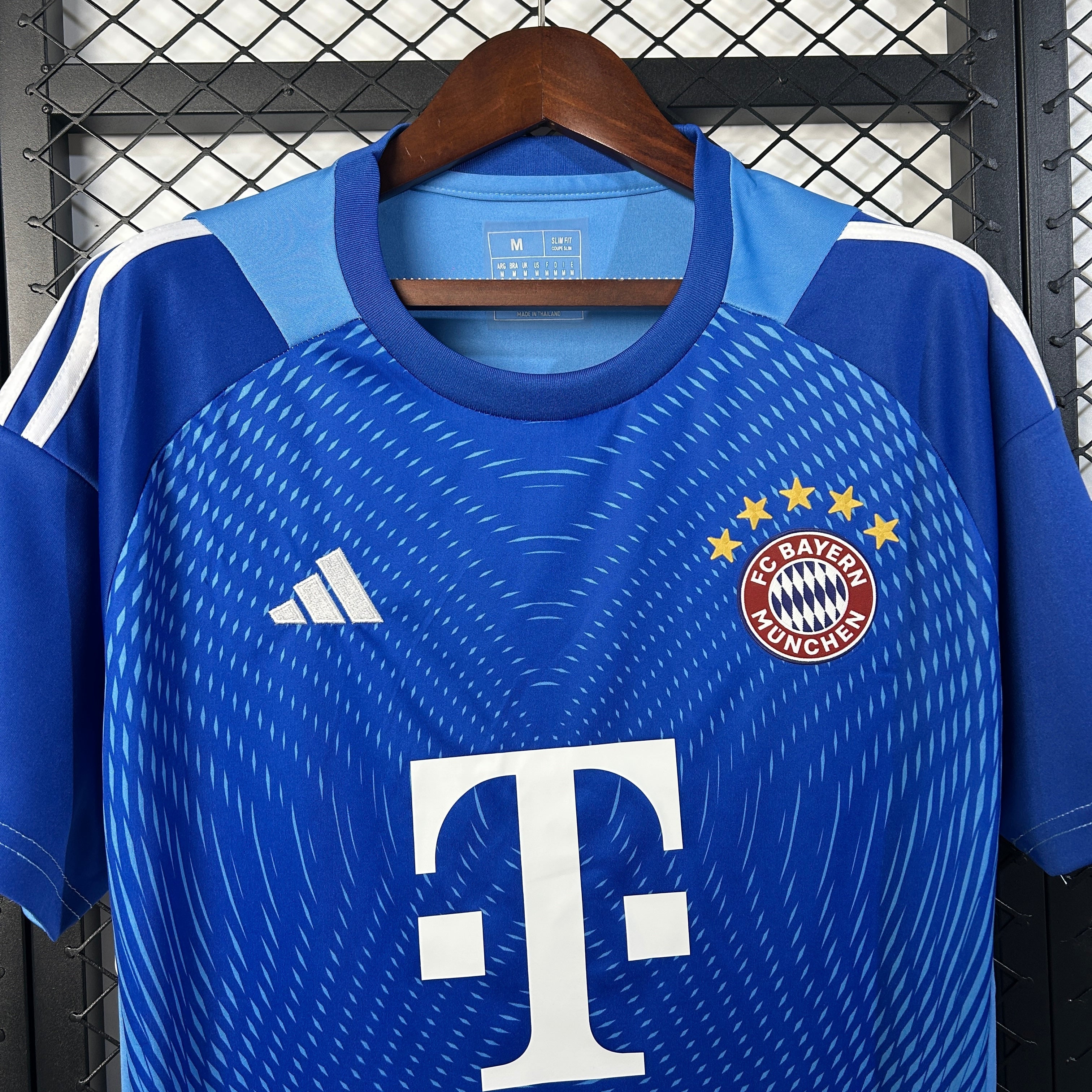 Camisola FC Bayern Munique 2025-26 Guarda-Redes Versão Adepto