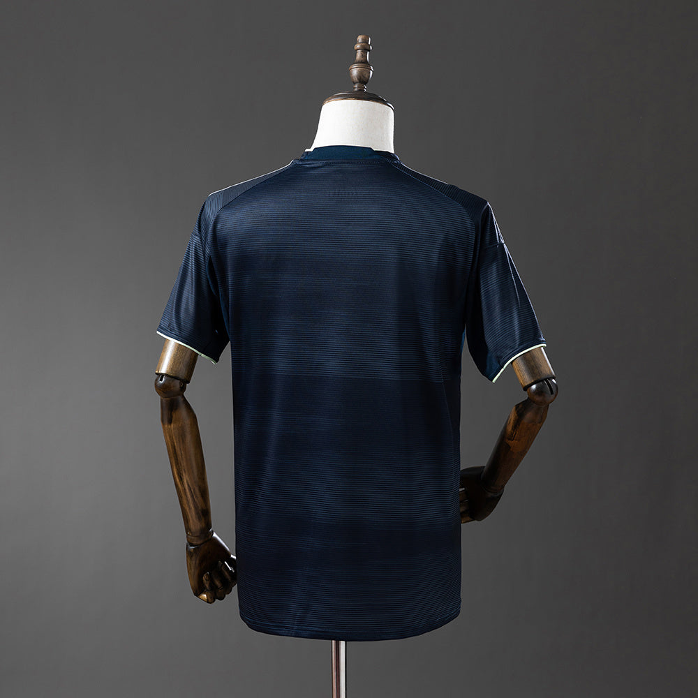 Camisola Real Madrid CF 2025-26 Alternativa Azul Escura Versão Adepto