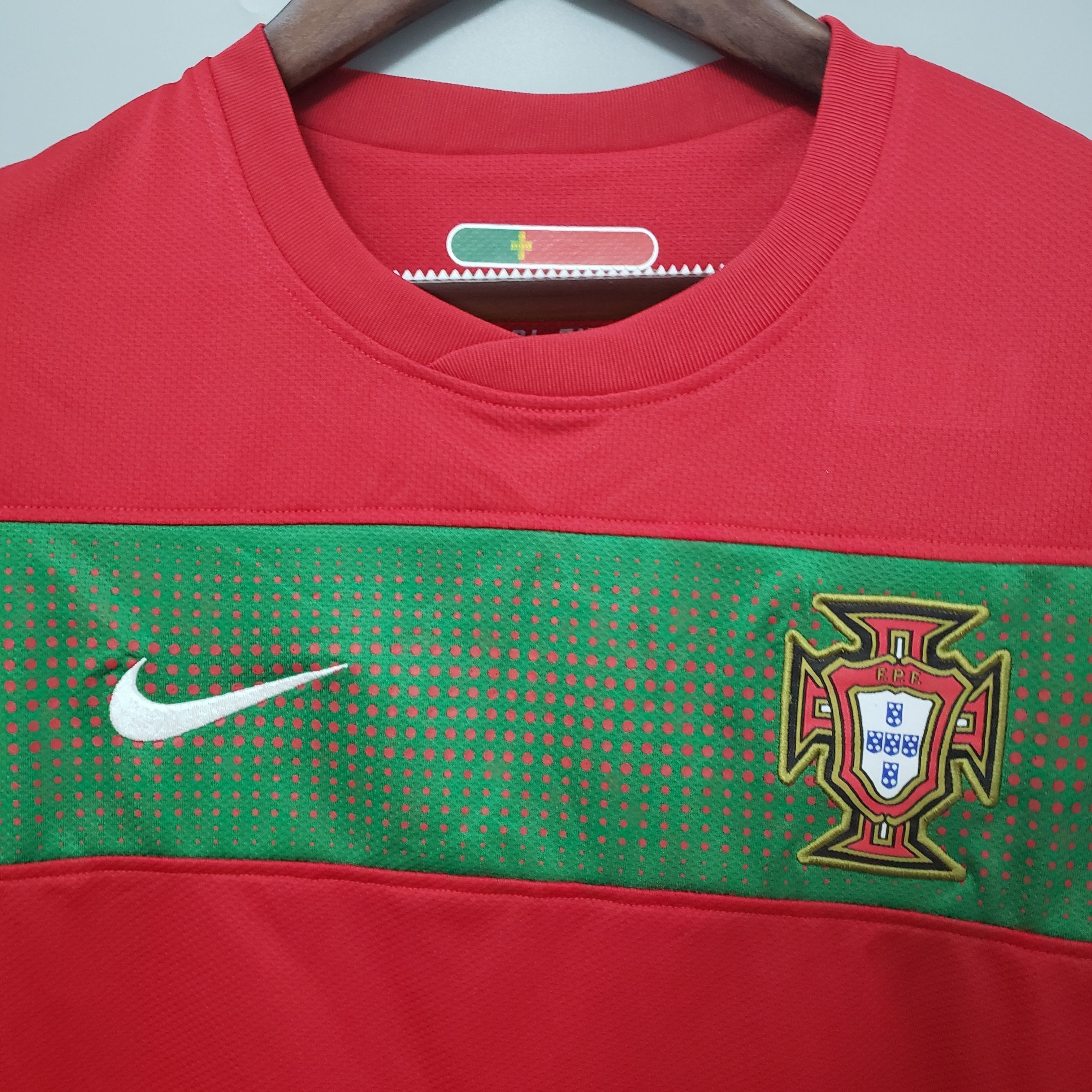 Camisola Portugal Principal Retrô 2010