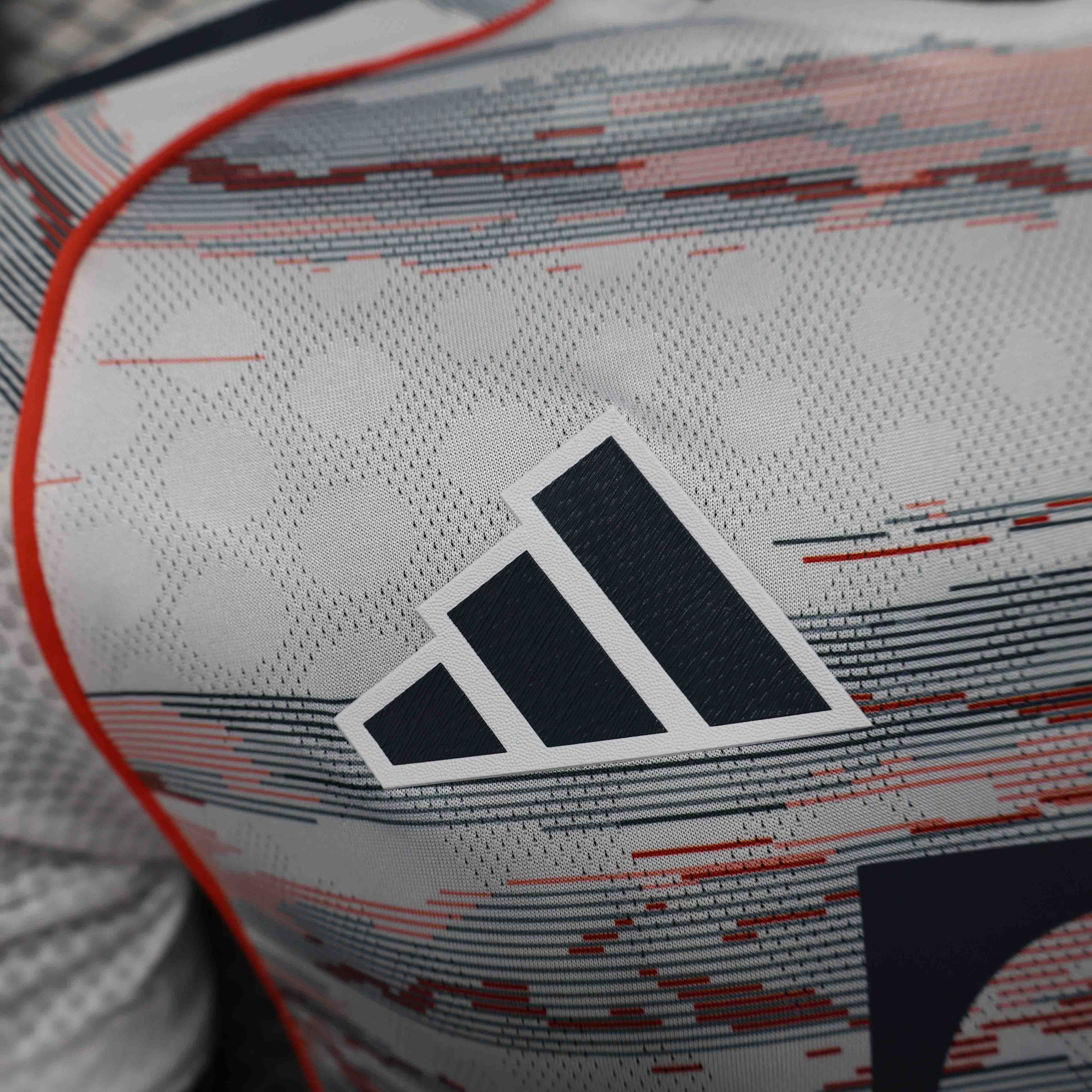 Camisola FC Bayern Munique 2025-26 Alternativa Creme Versão Jogador